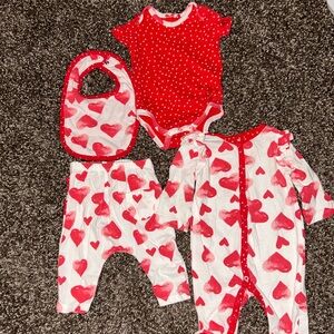 Jessica Simpson heart Set with bib